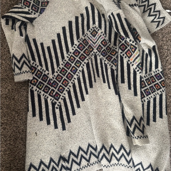 Geometric Patterned Cardigan - Picture 3 of 4